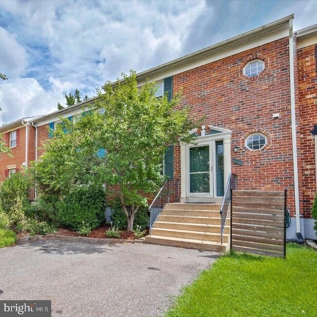 Building Photo - 7177 Lake Cove Dr