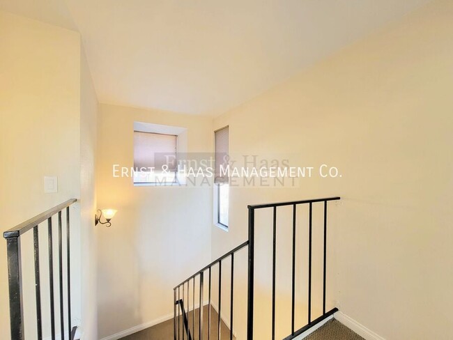 Building Photo - Beautiful Attached Townhome in Wonderful G...