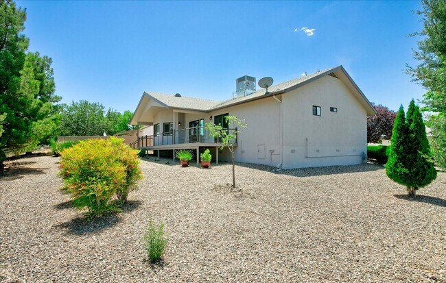 Building Photo - Beautifully Updated 3 Bed, 2 Bath Home on Nearly 1/3 Acre with Trex Deck