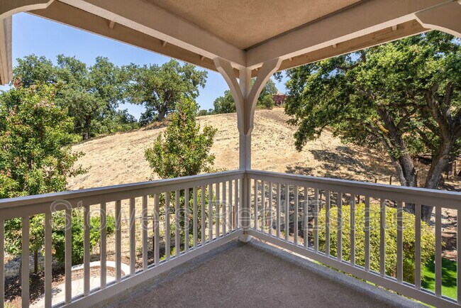 Building Photo - 1301 Sugarloaf Dr