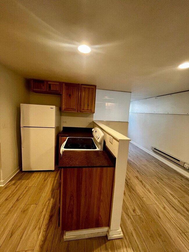 Building Photo - 607 W Babcock St