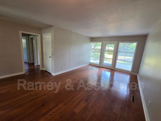 Building Photo - 3135 Rosedale Blvd