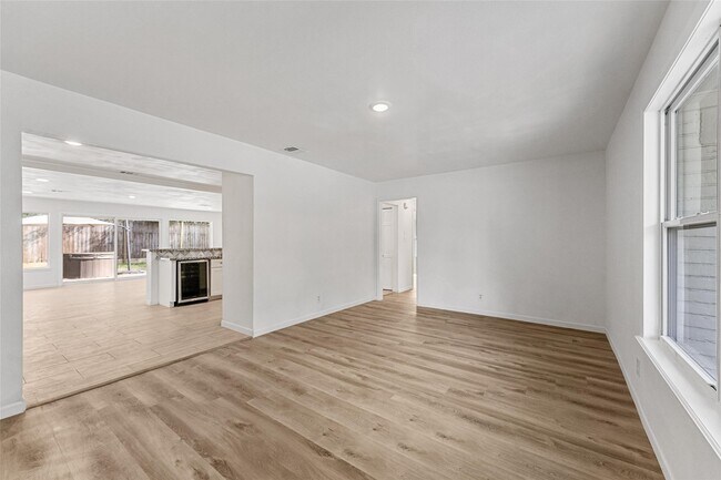 Building Photo - 5010 W 43rd St