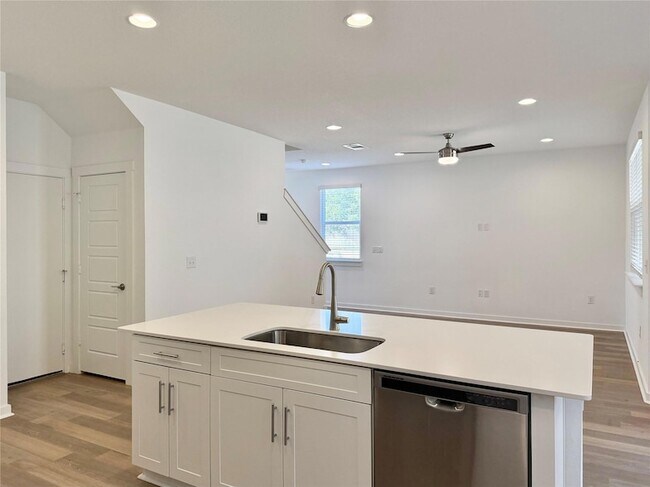 Building Photo - 1061 Winnsboro Lp