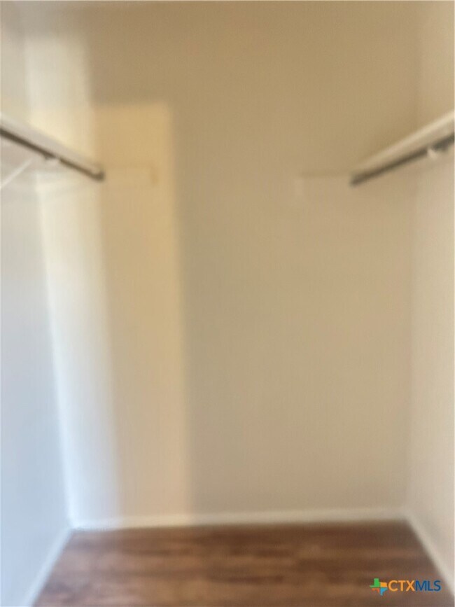 Building Photo - 1051 Country Club Dr