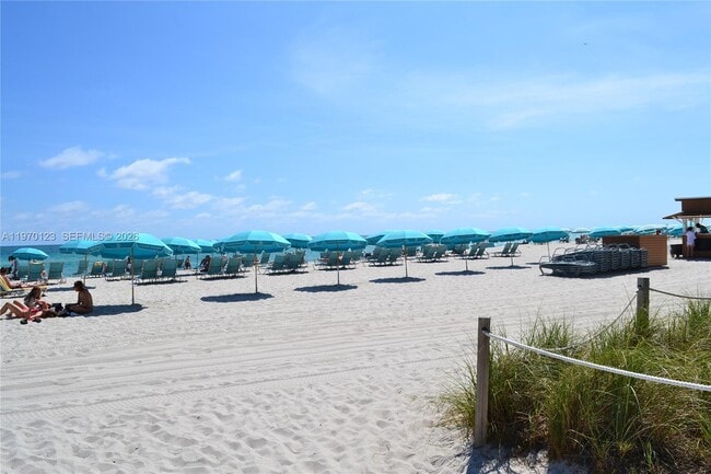 Building Photo - 2899 Collins Ave