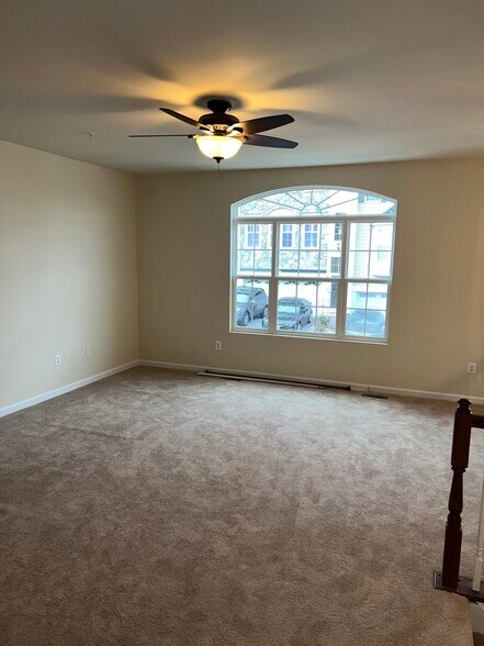 Building Photo - 5 Lookout Dr