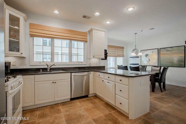 Building Photo - 5 Grant St