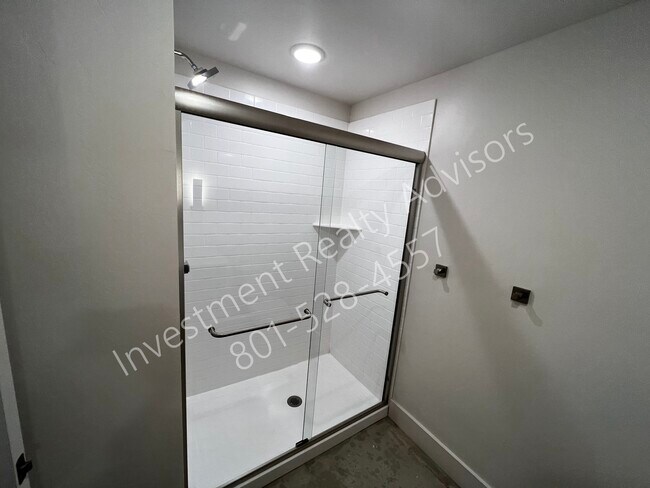 Building Photo - 1172 Graystone Way