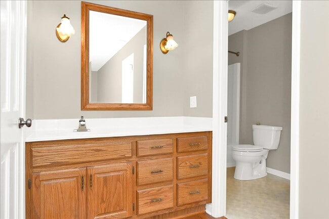 Building Photo - Beautiful 4 Br Brick home