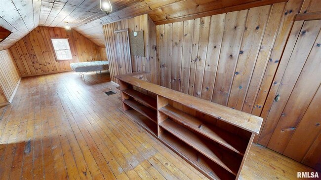 Book Shelves - 13321 N Princeville Jubilee Rd