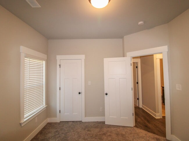 Building Photo - LIKE NEW Home in Natures Cove West in Athe...