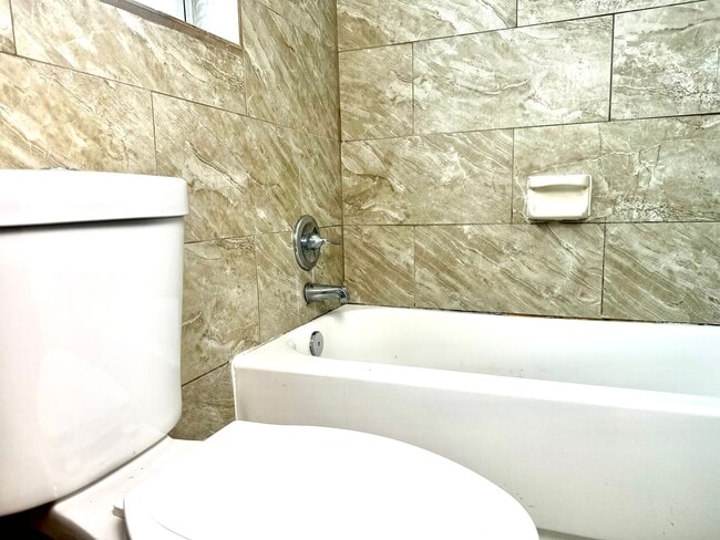 Building Photo - Huge 3 Bed House For Rent