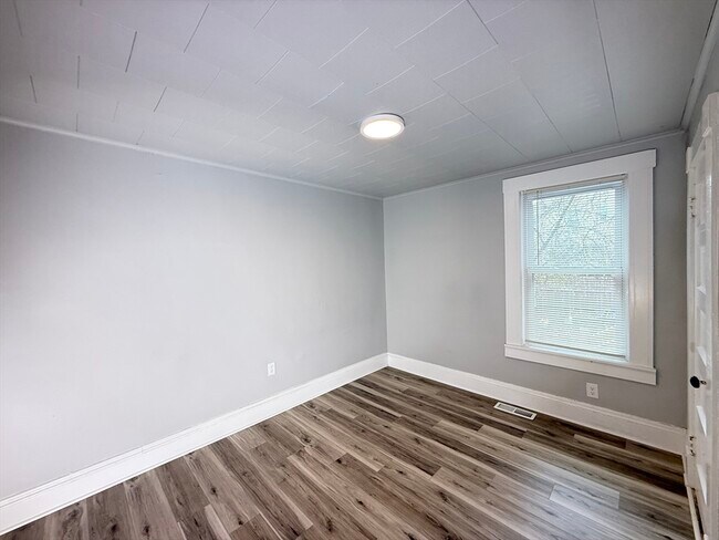 Building Photo - 227 White St