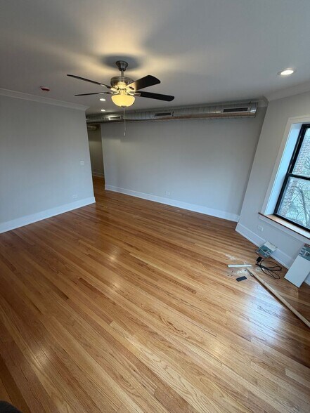 Building Photo - 4885 N Hermitage Ave