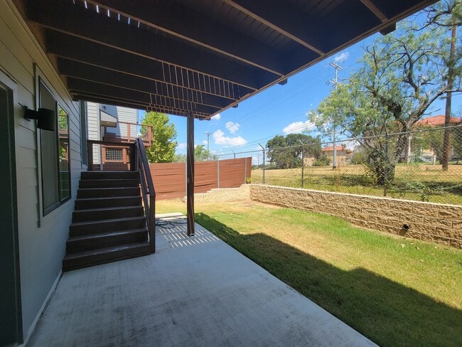 Building Photo - 102 Tendick St