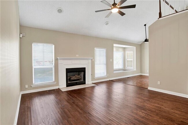 Building Photo - 708 Monarch Dr W