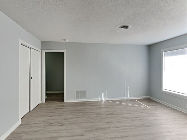 Building Photo - 3BR/2BA Pet-Friendly Home in Westworth Village | Fenced Yard & Garage