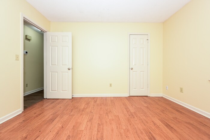 Building Photo - 155 Victoria Dr