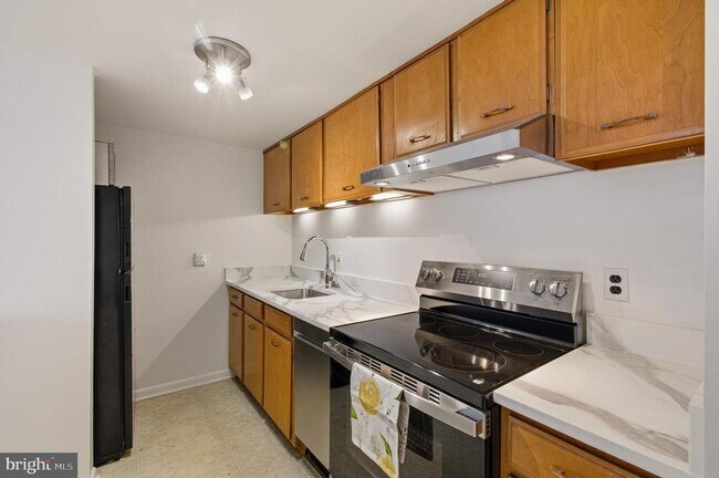 Building Photo - 312 Severn Ave