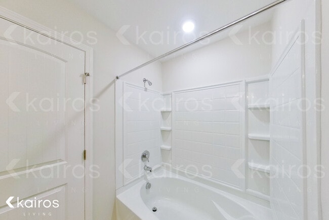 Building Photo - 15 Duluth Dr