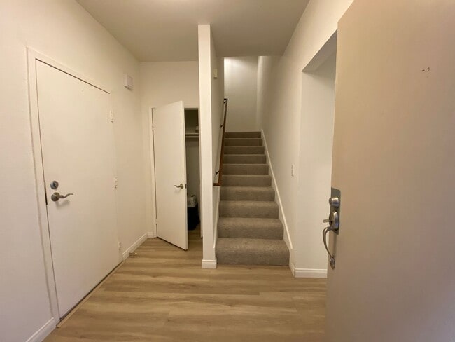 Building Photo - Spacious 2 Bedroom/ 2 Bath in the Highly Desired Tropical Setting of Windsong Cove Community of C...