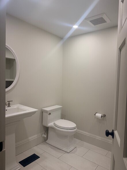 Building Photo - 144 Hudson Ave