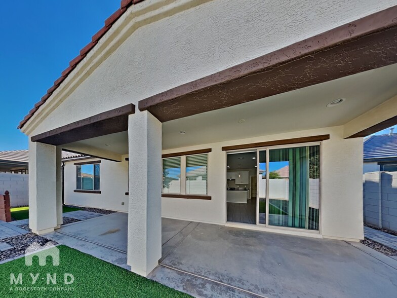 Building Photo - 22592 Via Estancia