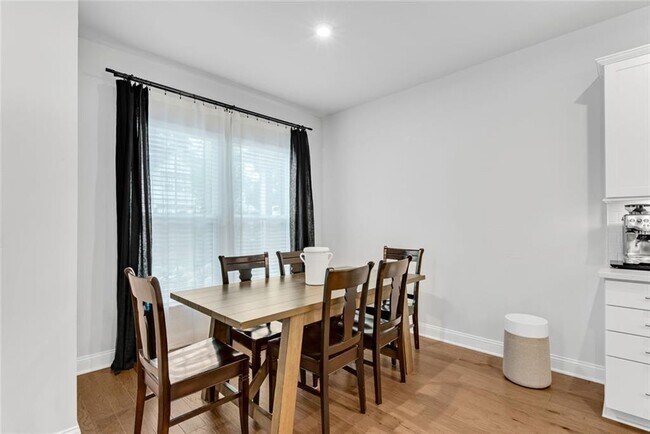 Building Photo - 400 Renwood Trl
