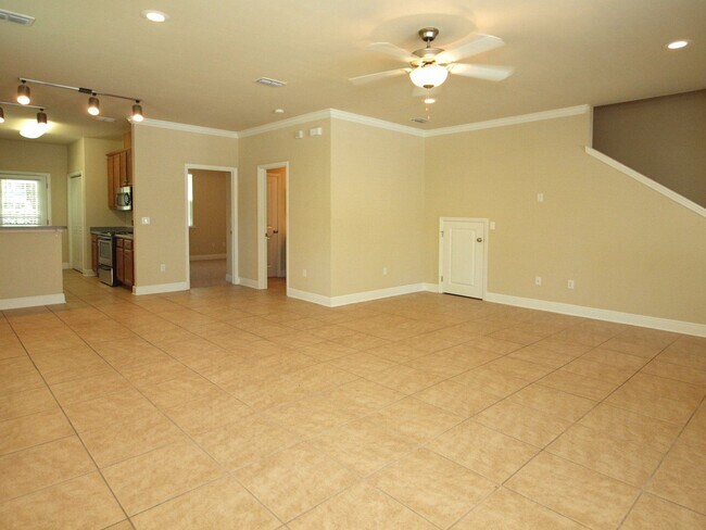 Building Photo - "Hamptons On High"- Gorgeous 4 BD 4 BA TOWNHOUSE