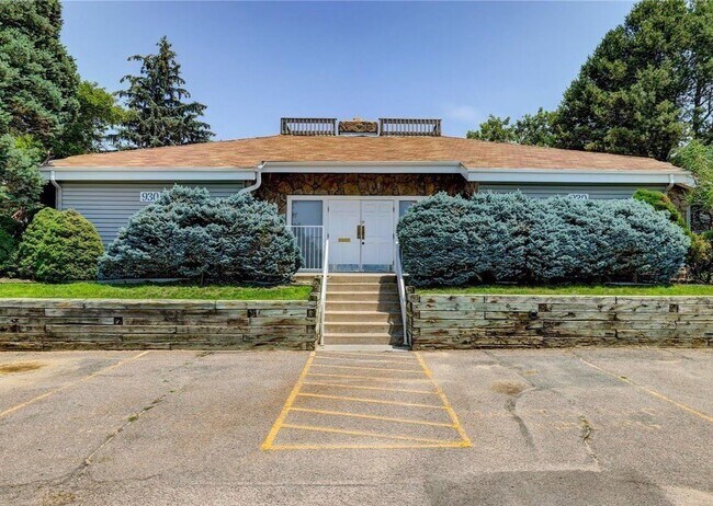 Building Photo - 940 S Walden Way