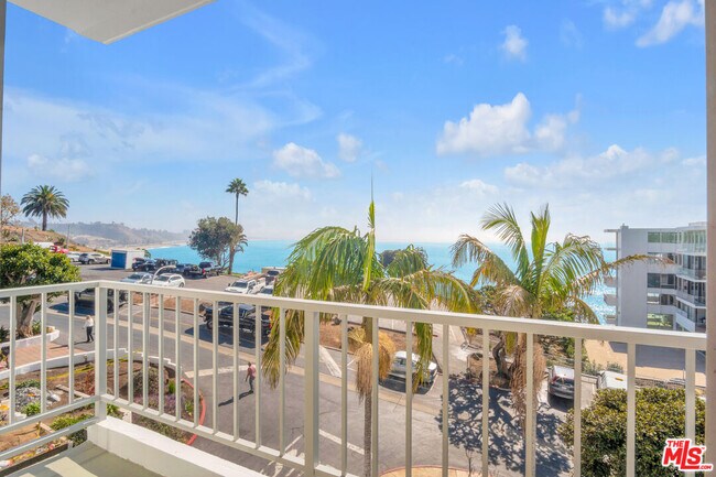 Building Photo - 17350 Sunset Blvd