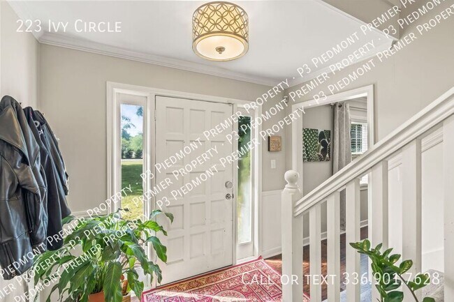 Building Photo - 223 Ivy Cir