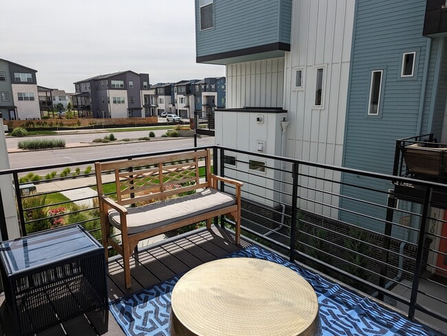 Building Photo - 1621 West 67th Cir