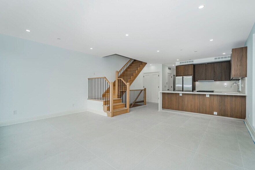 Building Photo - 421 78th St