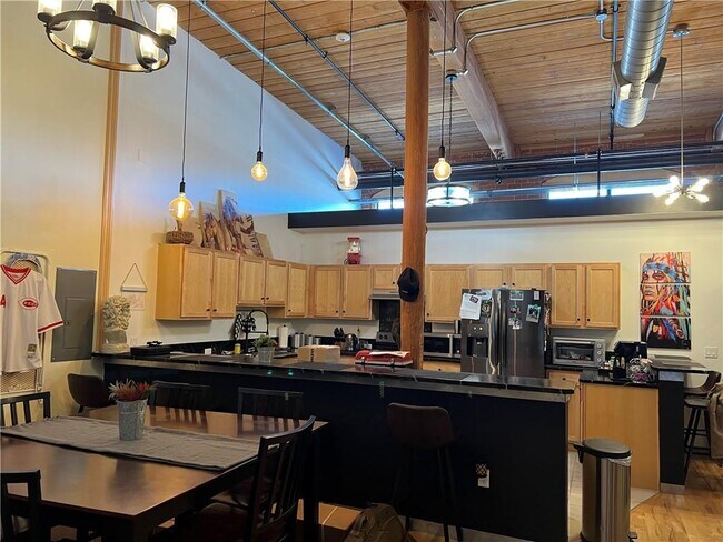 Building Photo - 1117 Douglas Ave