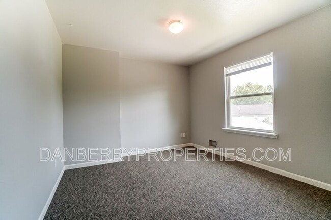 Building Photo - 3704 Willow Run Dr