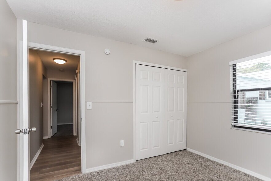 Building Photo - 12873 Pineway Dr