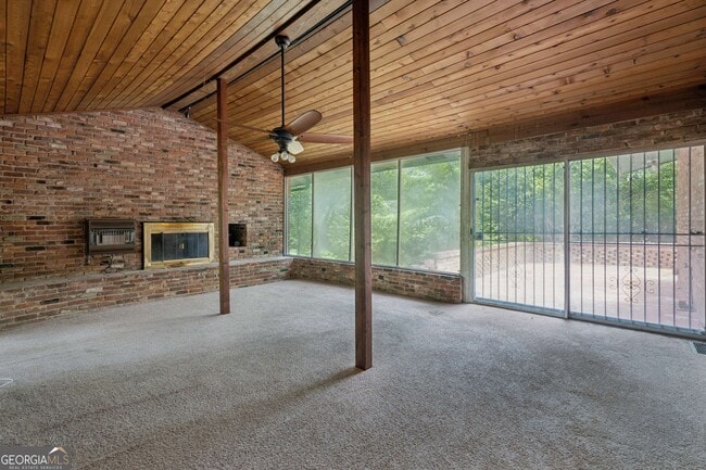 Building Photo - 3543 Cloudland Dr