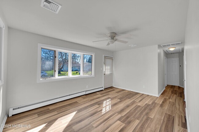 Building Photo - 251 Sprucewood Dr