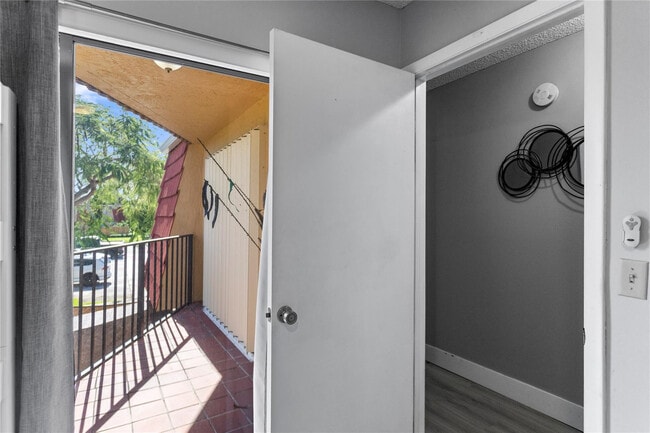 Building Photo - 22940 Oxford Pl