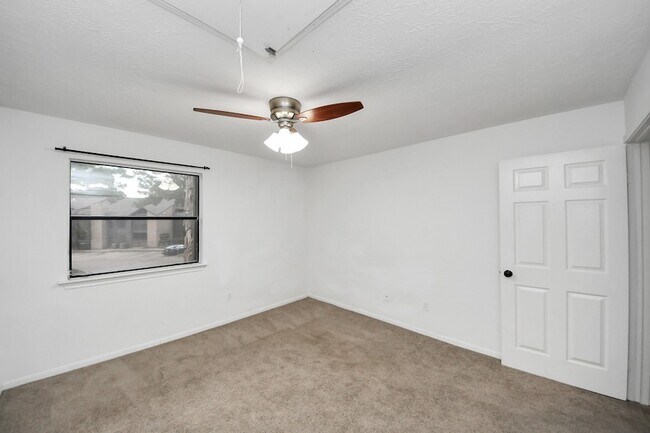 Building Photo - 12755 Mill Ridge Dr