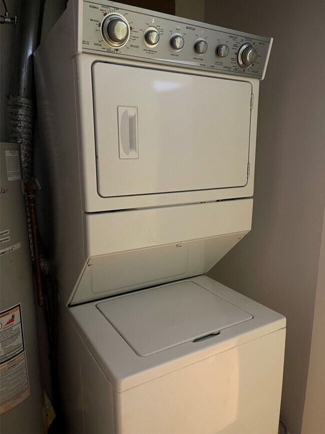 Building Photo - 411 W Ontario St