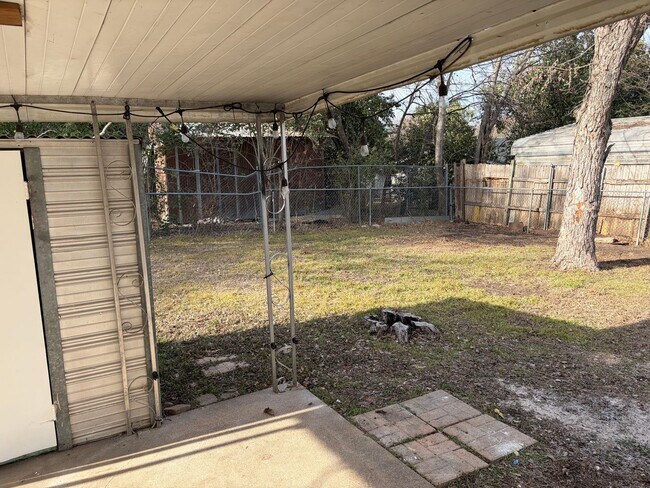 Building Photo - 3513 James Ave