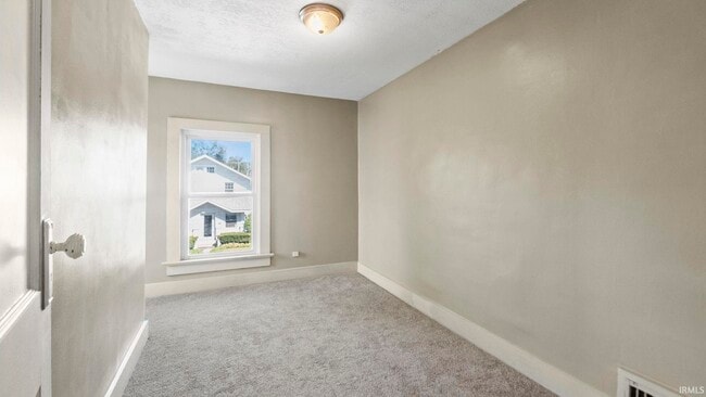 Building Photo - 828 Forest Ave