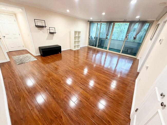 Building Photo - All utilities included 1 bedroom walking distance to Cal Tech