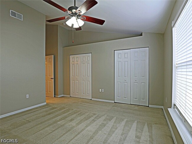 Building Photo - 3647 Pine Oak Cir