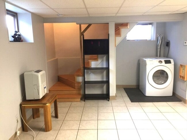 Building Photo - 11 Walnut Hill Rd