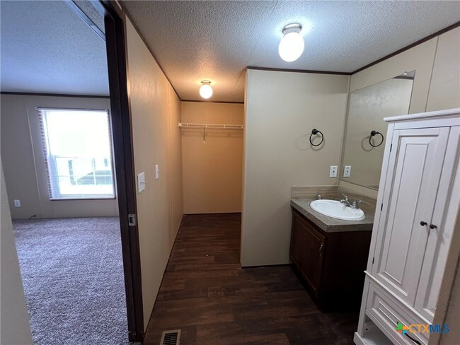 Building Photo - 1911 Wald Rd