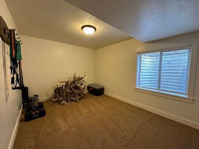 Building Photo - 1354 Ridgeway Rd